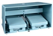 Schneider Electric Fußschalter, Harmony XPE, doppelt, Metall, blau, 1-stufig, 4Ö+4S, IP66, mit Schutzhaube (XPEM3110D)