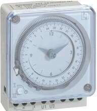 Legrand MicroRex QT, analoge Tageszeitschaltuhr mit Quarzmotor für Fronttafeleinbau und Wandmontage, 1 Kanal, 230V, weiß (049754)