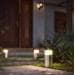 Philips Hue White & Color Ambiance Calla Outdoor LED Sockelleuchte, 8W, 350lm, 2700K, silber (929003098601)