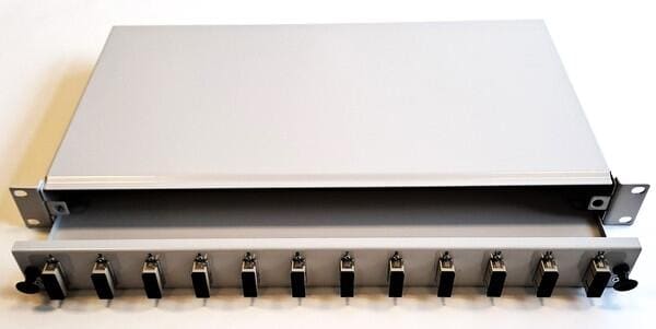 J.E.S. Cabling 2B061209A LWL-Spleissbox 19" mit 12 Kupplungen, Singlemode, SC-Duplex, ausziehbar, Stahl, grau