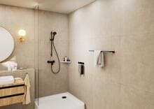 hansgrohe Vernis Blend Duschset 100 Vario, wassersparend, mit Duschstange S Puro 65cm, Messing, 6,7 l/min, 100mm, mattschwarz (26423670)