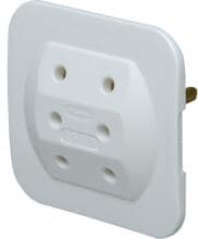 Kopp Steckdosenadapter Euro 3-fach, extra flach, weiß (174902005)