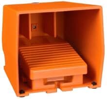 Schneider Electric Fußschalter, Harmony XPE, einfach, Metall, orange, 1-stufig, 1Ö+1S, IP66, mit Schutzhaube, mit Rastung (XPER410)